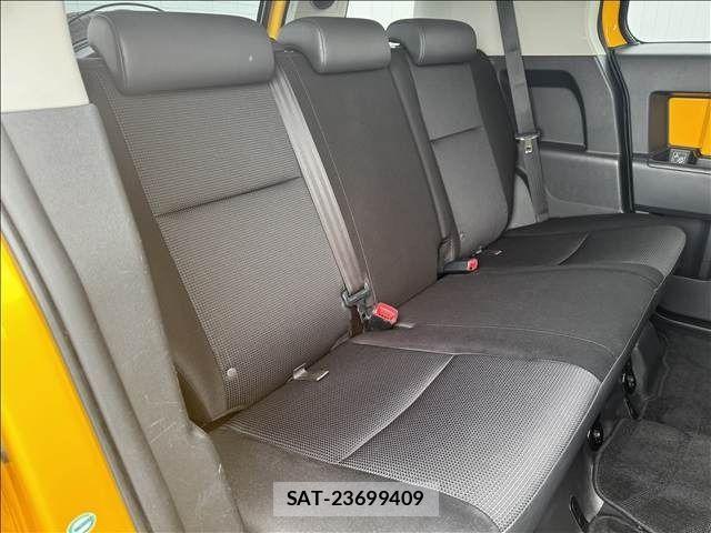 Toyota FJ CRUISER 2012-07 7357776-9