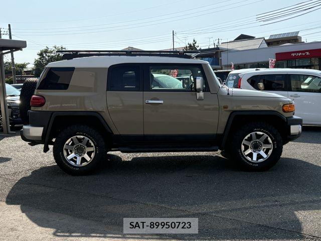 Toyota FJ CRUISER 2018-02 7500594-6