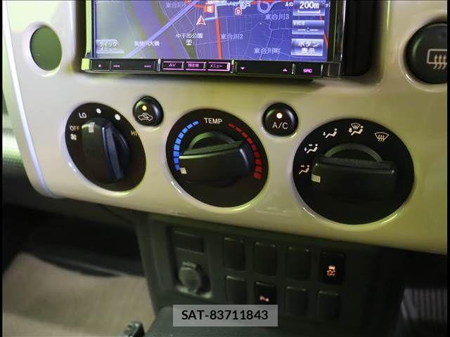 Toyota FJ CRUISER 2013-03 7562128-9
