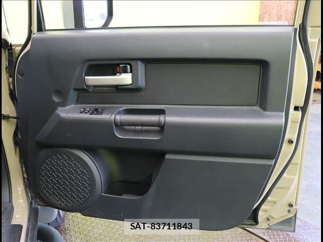 Toyota FJ CRUISER 2013-03 7562128-18