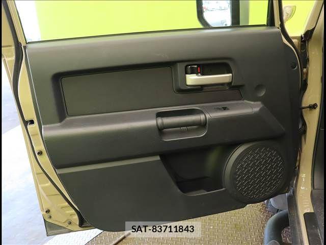 Toyota FJ CRUISER 2013-03 7562128-25