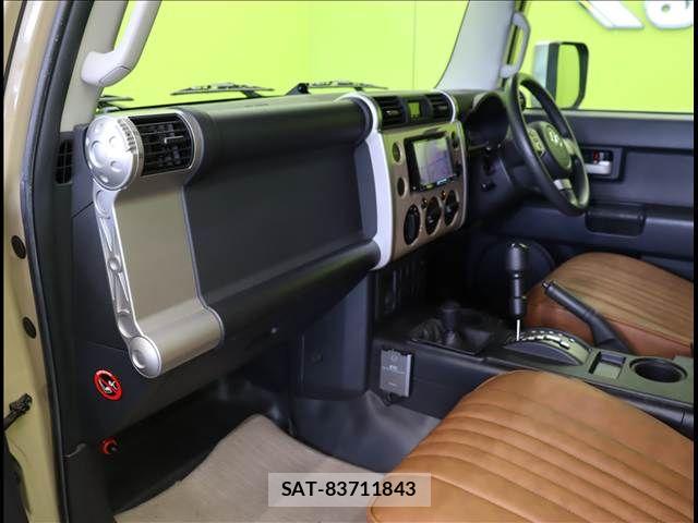Toyota FJ CRUISER 2013-03 7562128-26