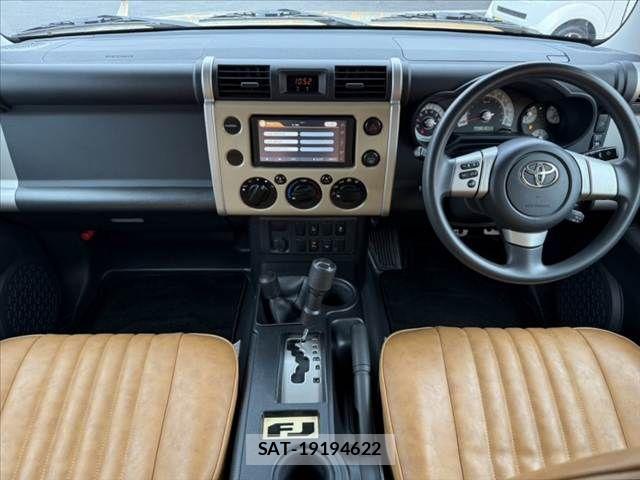 Toyota FJ CRUISER 2011-11 7616601-1