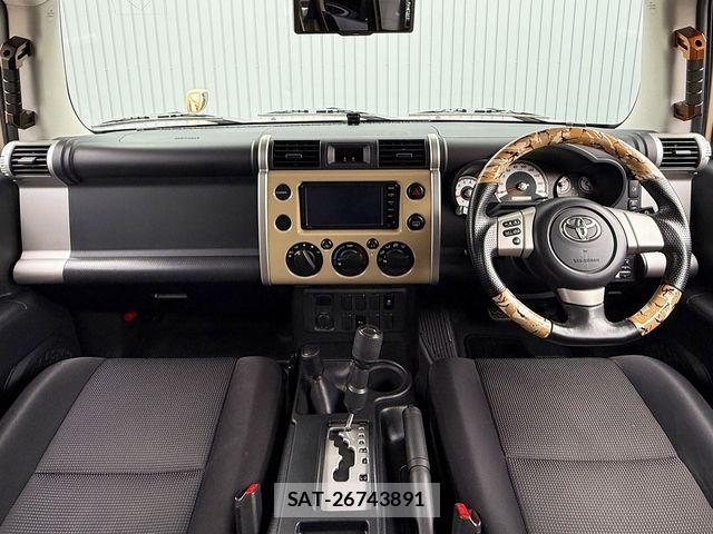 Toyota FJ CRUISER 2015-11 7723396-2