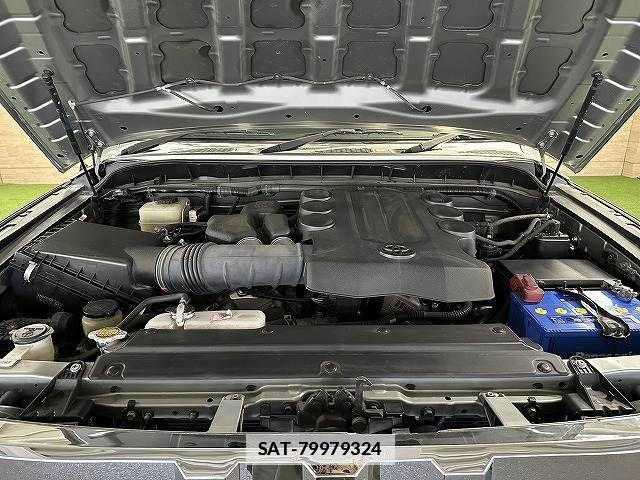Toyota FJ CRUISER 2012-06 7723399-12