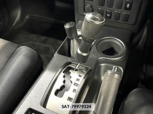 Toyota FJ CRUISER 2012-06 7723399-13