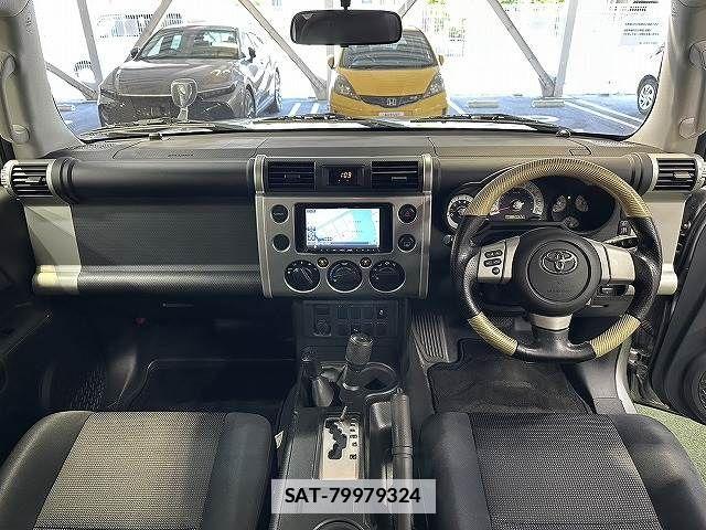 Toyota FJ CRUISER 2012-06 7723399-2