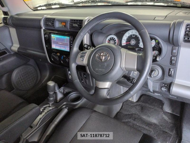 Toyota FJ CRUISER 2013-07 7781695-4