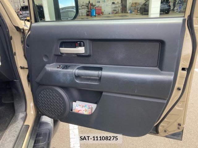 Toyota FJ CRUISER 2016-09 8035602-16
