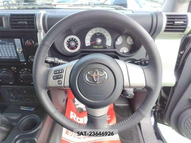 Toyota FJ CRUISER 2011-08 8099186-15