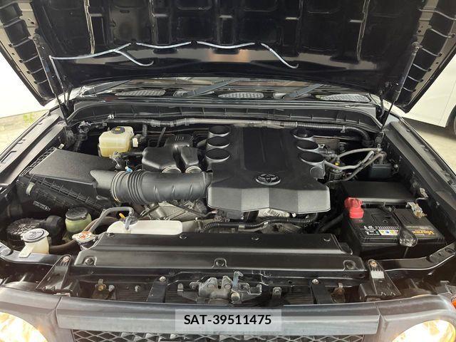 Toyota FJ CRUISER 2017-10 8145819-11