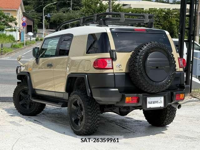 Toyota FJ CRUISER 2011-05 8207534-10