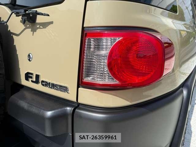 Toyota FJ CRUISER 2011-05 8207534-21