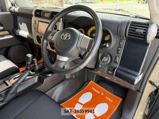 Toyota FJ CRUISER 2011-05 8207534-23