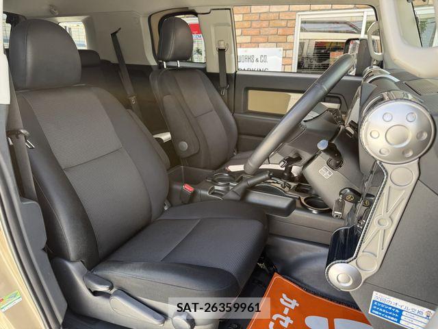 Toyota FJ CRUISER 2011-05 8207534-24