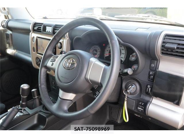 Toyota FJ CRUISER 2016-10 8207527-8