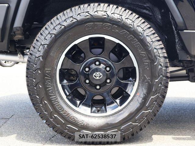 Toyota FJ CRUISER 2014-01 8207531-2