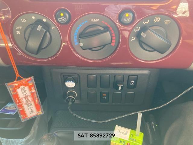 Toyota FJ CRUISER 2011-06 8230037-18