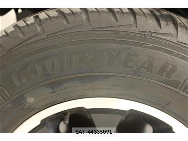 Toyota FJ CRUISER 2012-06 8245213-25