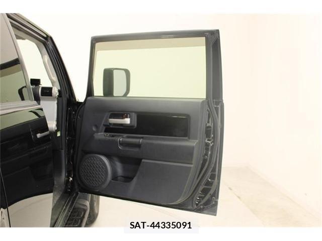 Toyota FJ CRUISER 2012-06 8245213-28