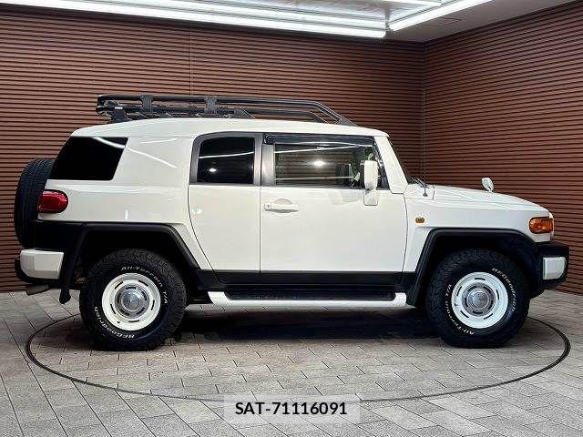 Toyota FJ CRUISER 2013-09 8335859-16