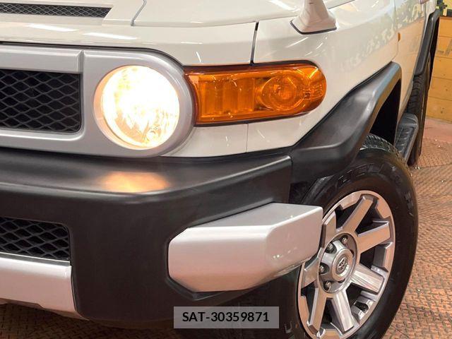 Toyota FJ CRUISER 2013-11 8335853-11