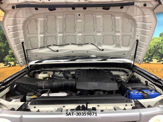Toyota FJ CRUISER 2013-11 8335853-17