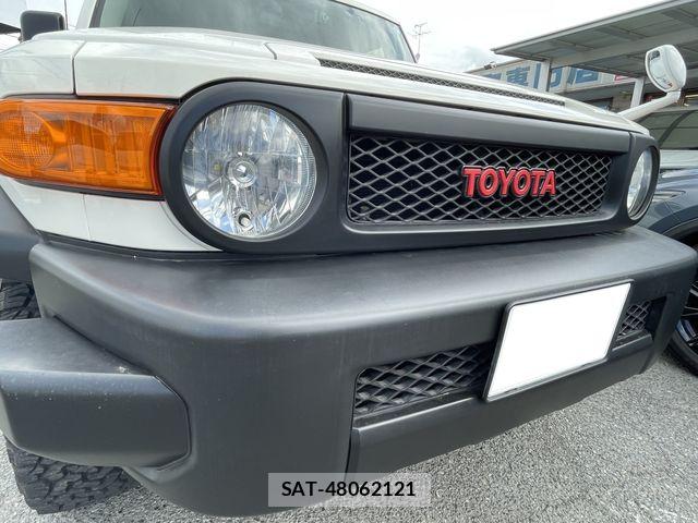 Toyota FJ CRUISER 2017-03 8354498-5