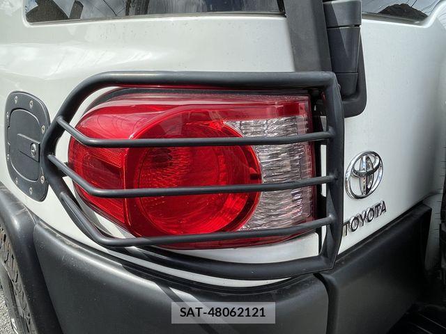 Toyota FJ CRUISER 2017-03 8354498-7