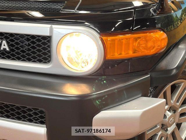Toyota FJ CRUISER 2012-03 8354499-11
