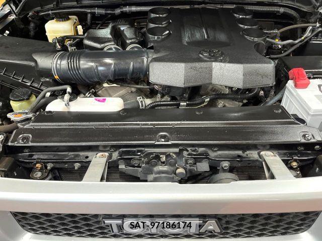 Toyota FJ CRUISER 2012-03 8354499-17