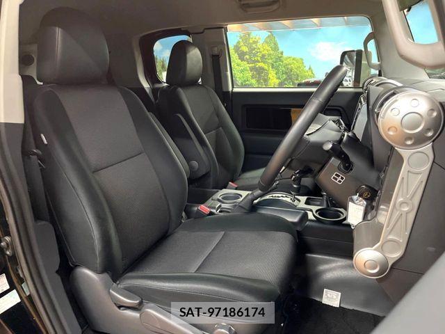 Toyota FJ CRUISER 2012-03 8354499-7