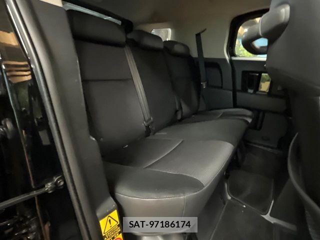 Toyota FJ CRUISER 2012-03 8354499-8