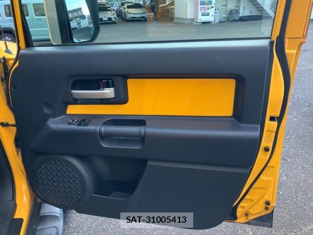 Toyota FJ CRUISER 2012-02 8371663-9
