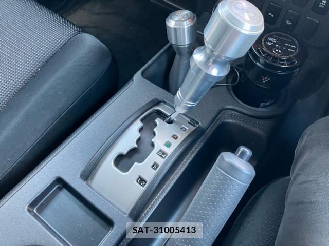 Toyota FJ CRUISER 2012-02 8371663-17