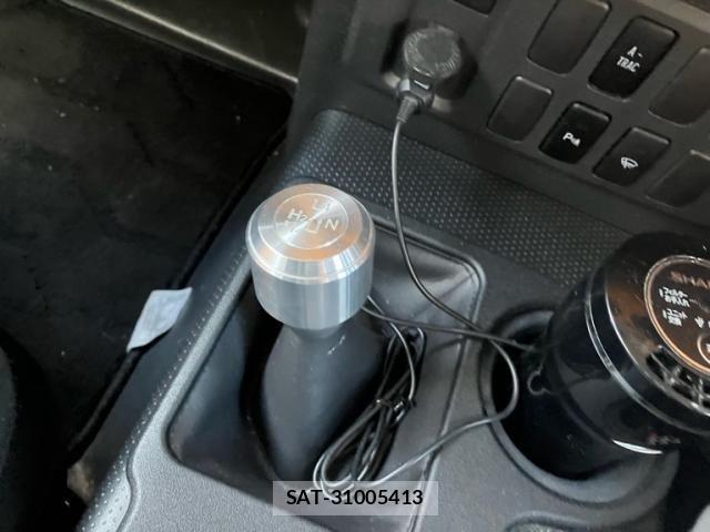 Toyota FJ CRUISER 2012-02 8371663-18
