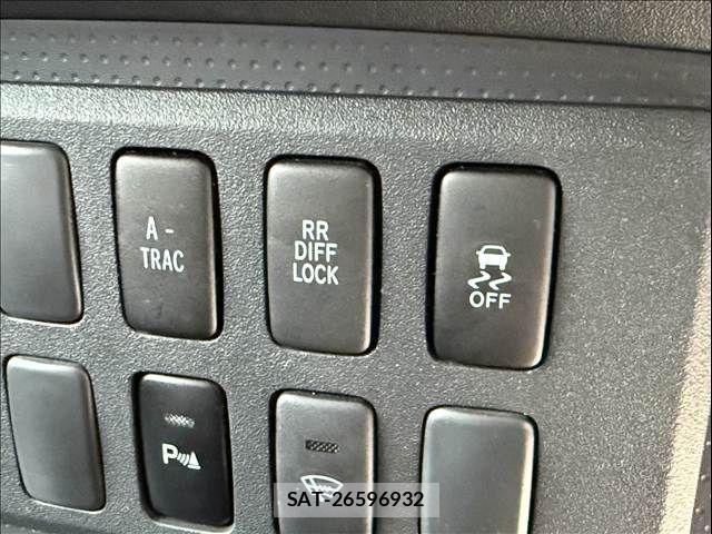 Toyota FJ CRUISER 2017-05 8561933-4