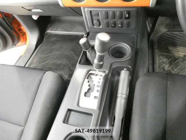 Toyota FJ CRUISER 2013-04 8561932-27