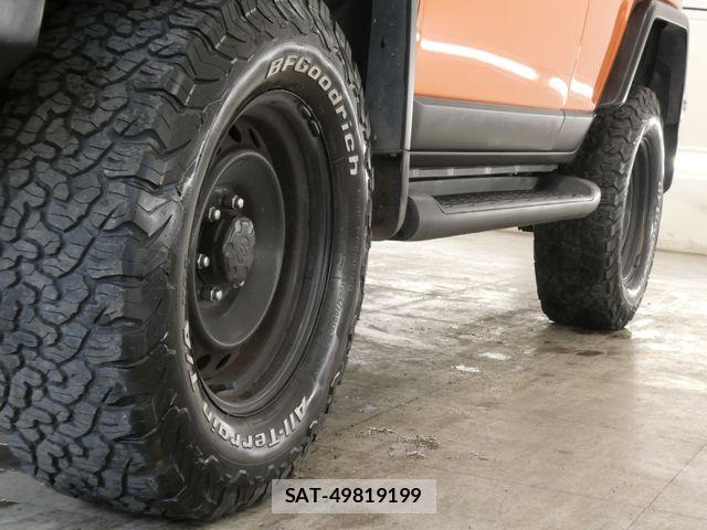 Toyota FJ CRUISER 2013-04 8561932-5