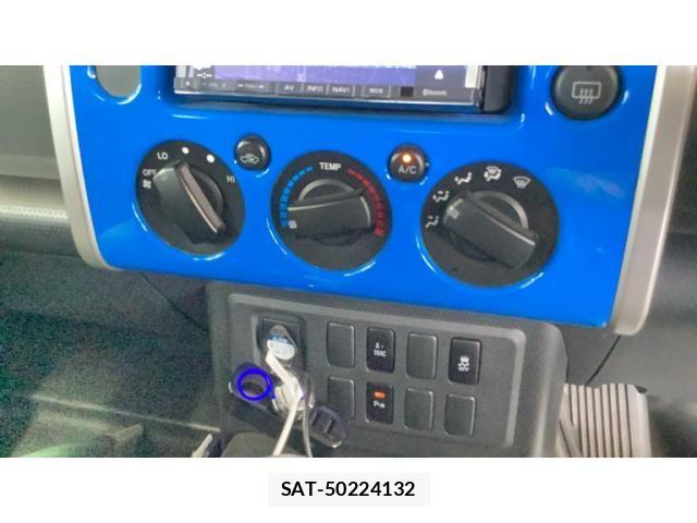 Toyota FJ CRUISER 2012-08 8561934-17