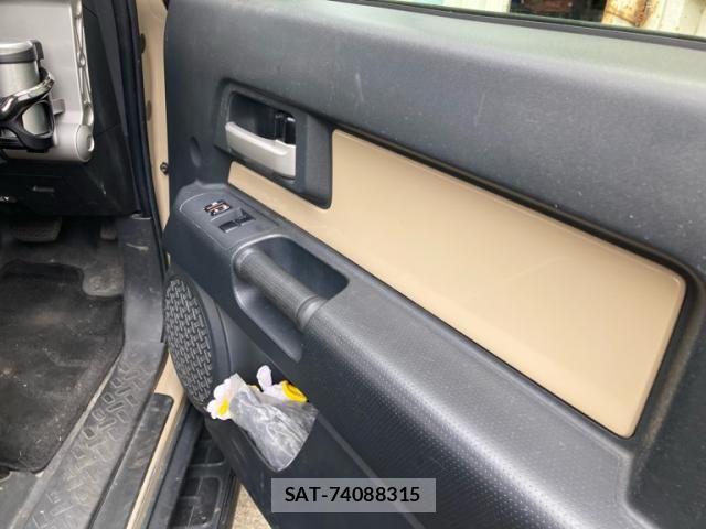 Toyota FJ CRUISER 2017-03 8626810-9