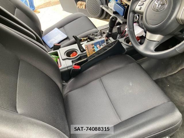 Toyota FJ CRUISER 2017-03 8626810-11