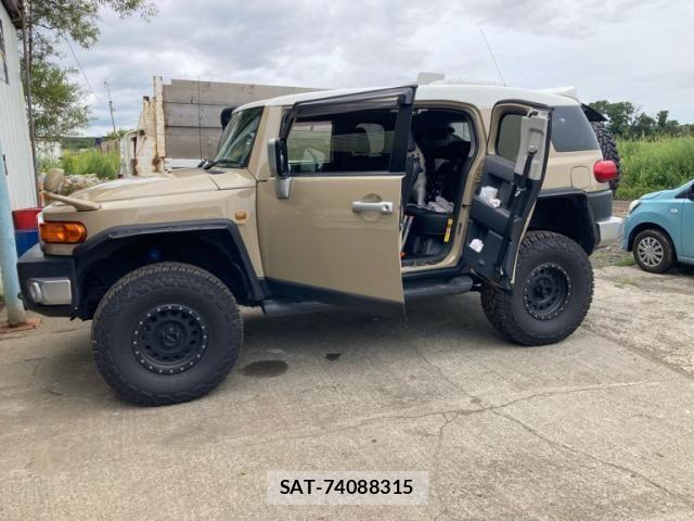 Toyota FJ CRUISER 2017-03 8626810-3