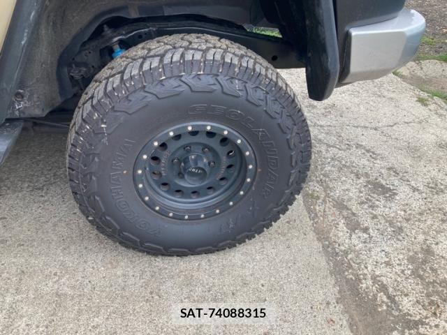 Toyota FJ CRUISER 2017-03 8626810-6