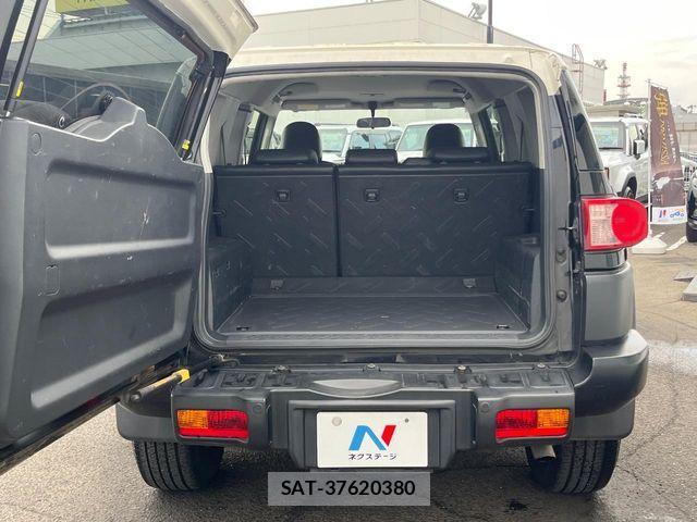 Toyota FJ CRUISER 2013-03 8626807-9