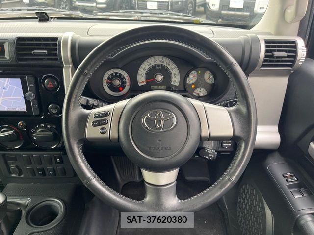 Toyota FJ CRUISER 2013-03 8626807-10