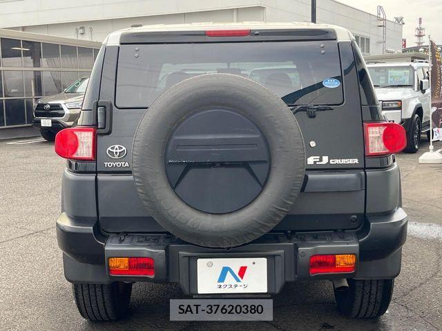 Toyota FJ CRUISER 2013-03 8626807-14