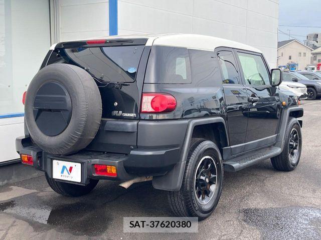 Toyota FJ CRUISER 2013-03 8626807-16