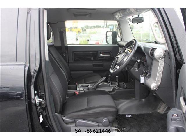 Toyota FJ CRUISER 2015-03 8659136-17