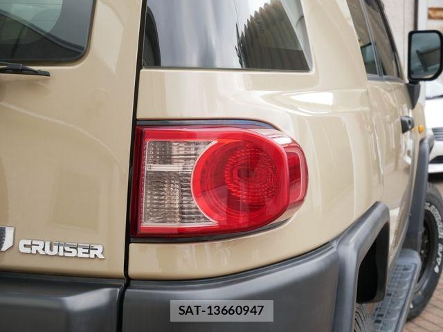 Toyota FJ CRUISER 2011-06 8666151-10